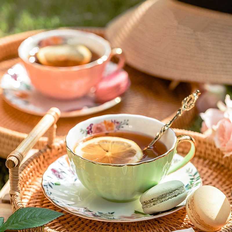 Ceramic New Bone European Light Luxury Coffee Cup and Sauce Set Vintage Flower Tea Cup Wedding Gift Accessories Gifts Y241211