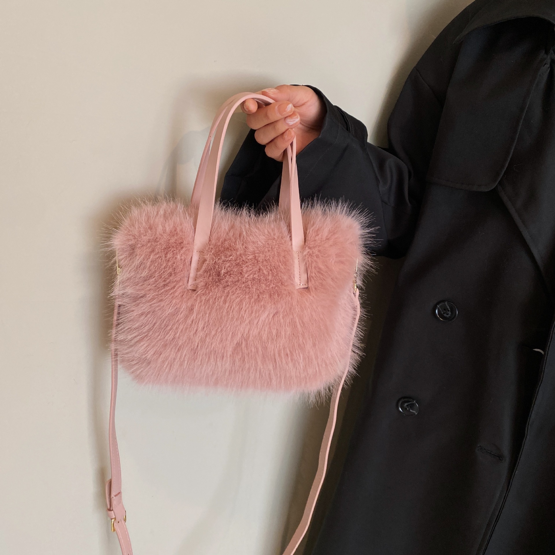 Hot Selling New Plush Handbag Autumn And Winter Large Capacity Outdoor Bag Commuting Handbag Multifunctional Furry Women's Bag