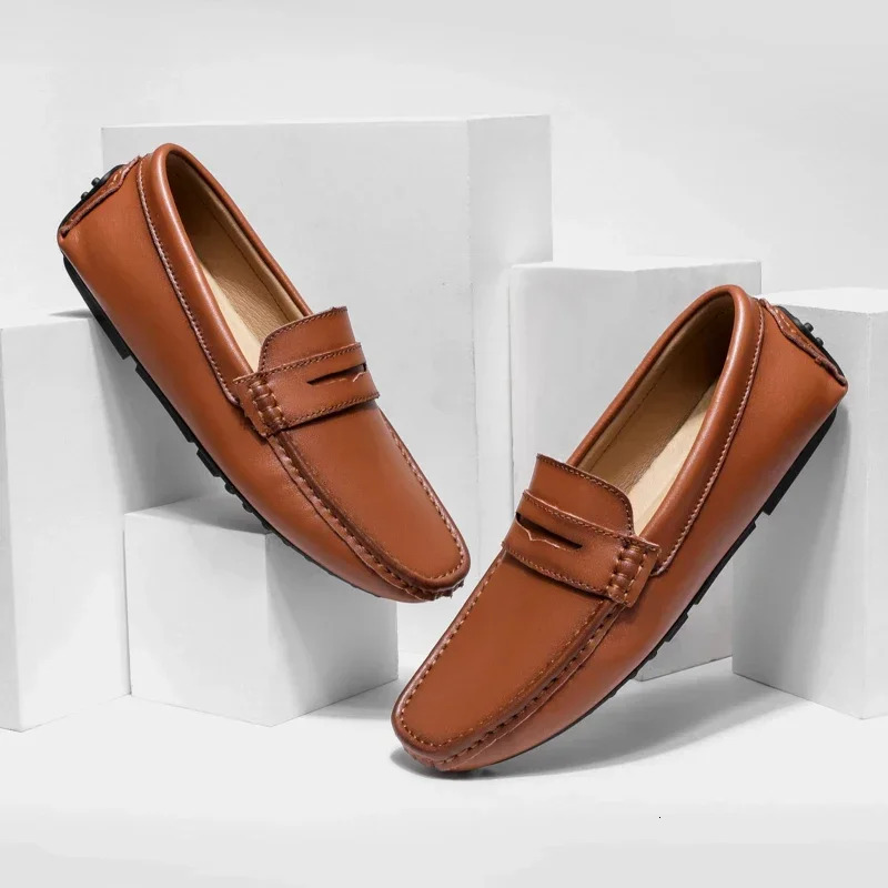 Brand Fashion Summer Style Soft Moccasins Loafers High Quality Leather Men Flats Casual Big Size Driving Shoes