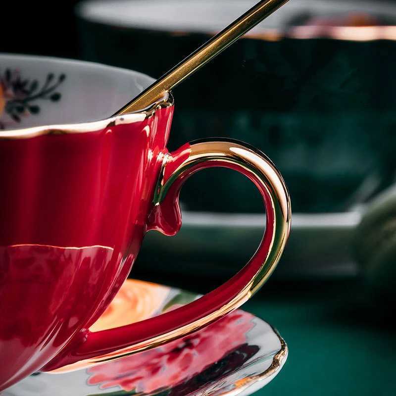 Ceramic New Bone European Light Luxury Coffee Cup and Sauce Set Vintage Flower Tea Cup Wedding Gift Accessories Gifts Y241211