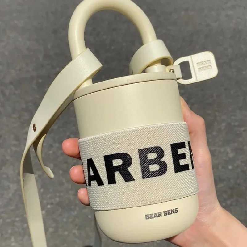 Water bottle shaped hot vacuum filled cup stainless steel portable travel 460ml Y241211