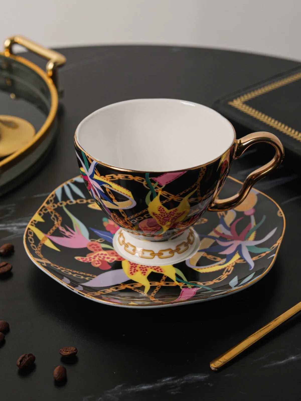 Erica Beyer Gilt Dance European Bone Lamp Luxury Coffee Cup and Sauce Set Family Afternoon Tea Cup Water Y241211