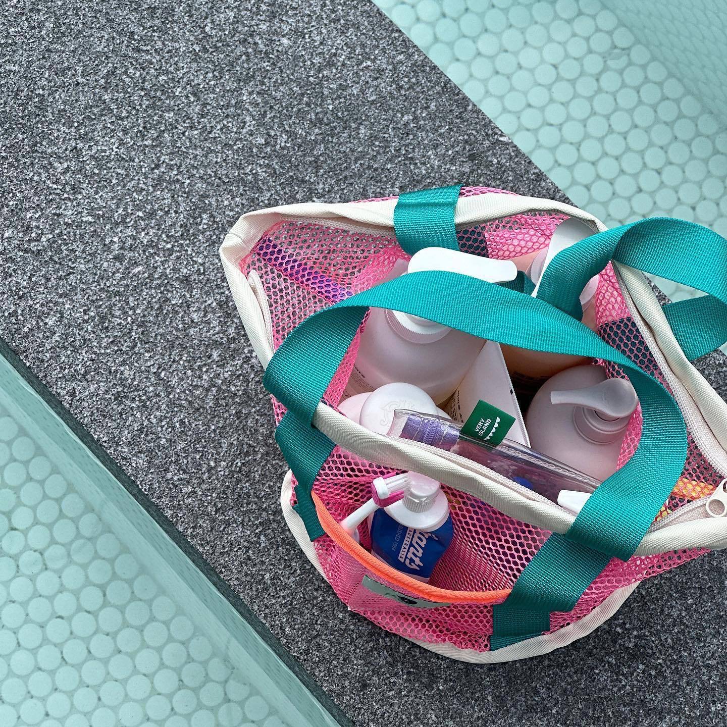 2025 new Korean ins beach outdoor travel mesh storage bag, swimming, bathing, washing, hand-held small bag zhanyishengli
