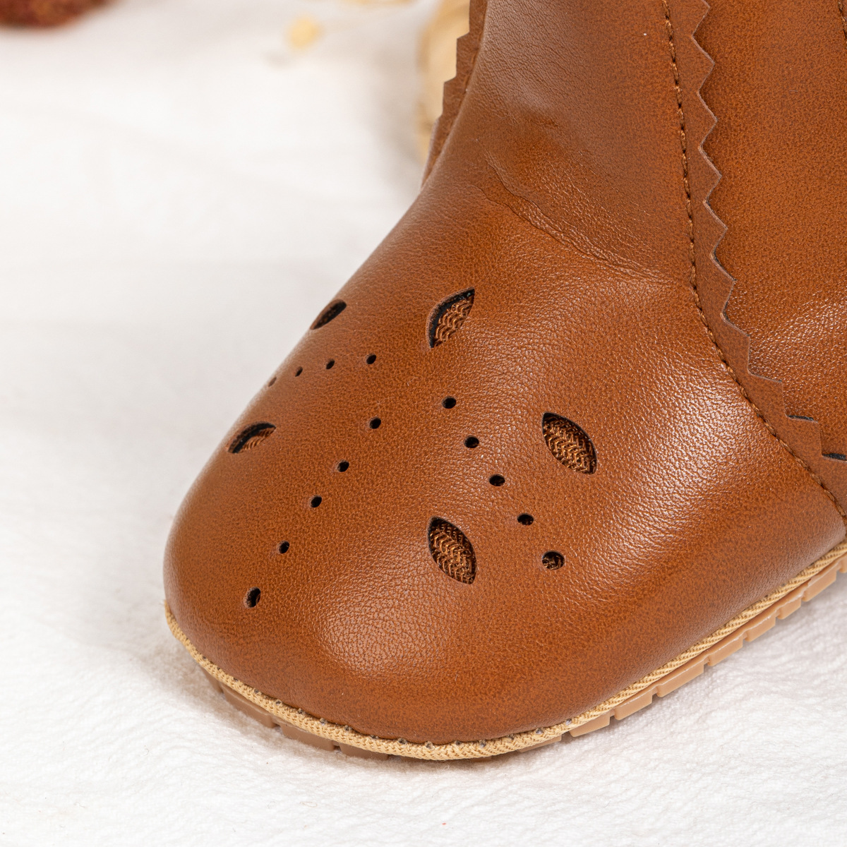 Fashionable New Baby Little Toddler Boots Cute High Quality Soft PU Anti slip Sole Spring and Autumn 0-18M Newborn Kidsnest Walking Shoes