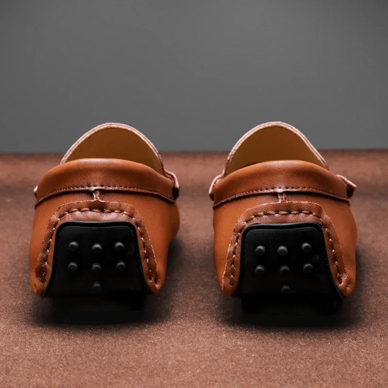 Brand Fashion Summer Style Soft Moccasins Loafers High Quality Leather Men Flats Casual Big Size Driving Shoes