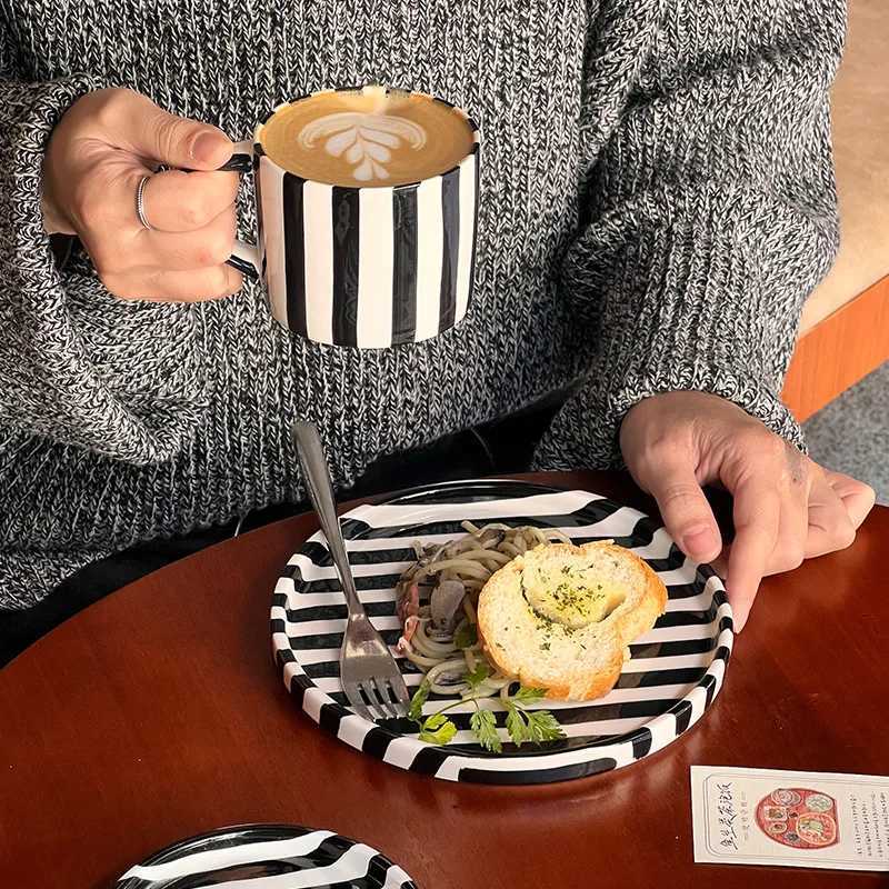 Ceramic coffee cup and sauce set hand-painted striped retro water cup breakfast cup afternoon tea cup and sauce Y241211