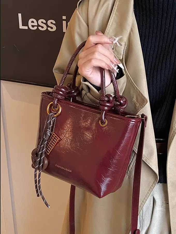 Fashion Top-handle Bags For Women Red Handbag Luxury Brand Designer Shoulder Crossbody Bags With Pendant Bucket Totes BolsasC241212