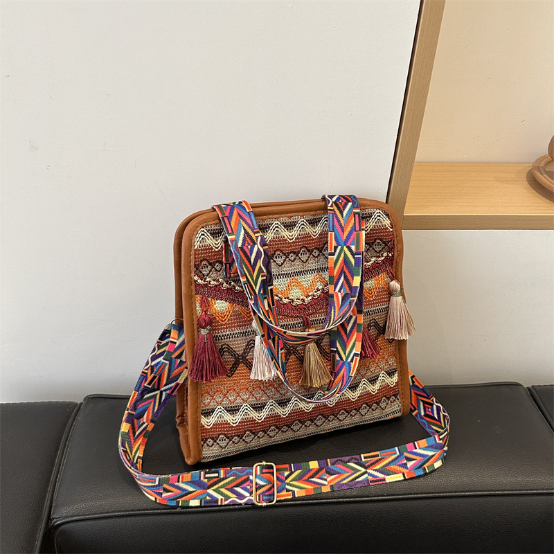 2025 new Minority shoulder new Bohemian style minimalist niche crossbody bag for women traveg abroad zhanyishengli