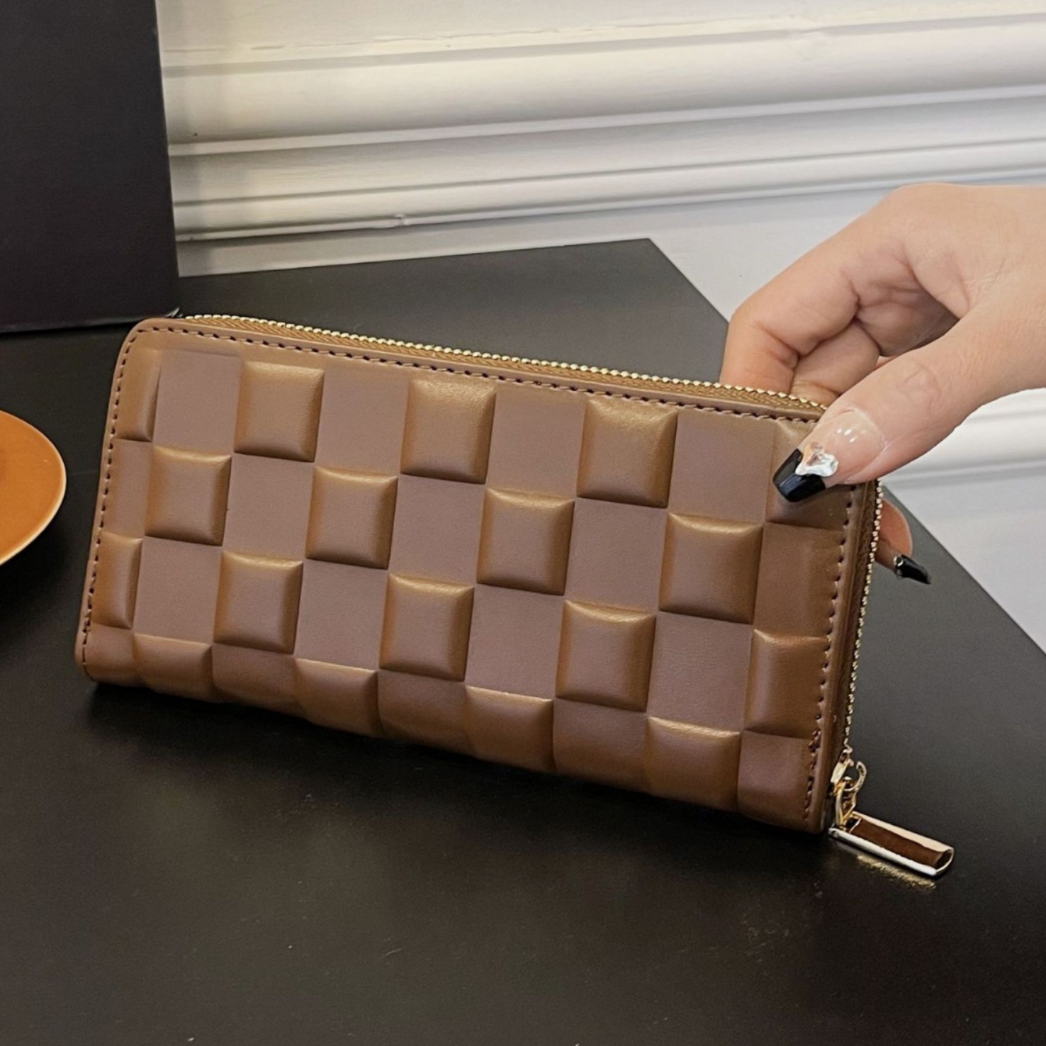 Multi Functional Outdoor Hand-held New Designer Fashion Women's Long Design With Pressed Grid Pattern Zipper Handbag Wallet Card Bag