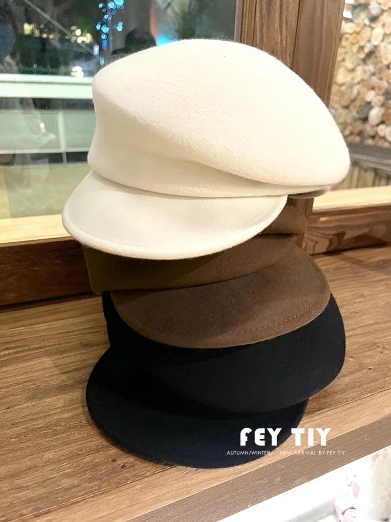 Japanese fashion curve wool beret womens autumn and winter elegant felt Fedora hat womens warm painter hat classic walking hat 241211