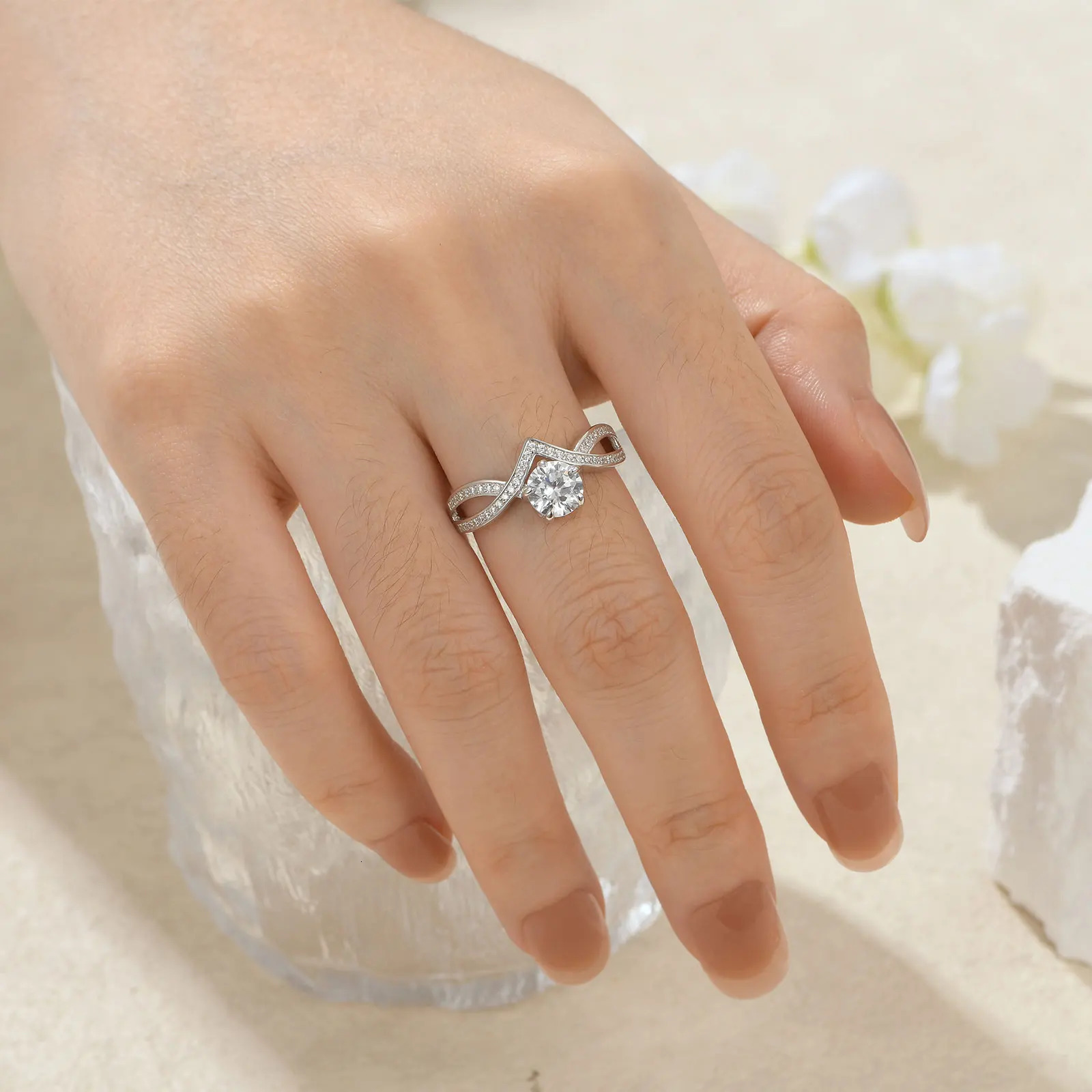 she 925 sterling silver engagement ring suitable for women Brilliant Round 10 ct A zircon jewelry wedding 241210