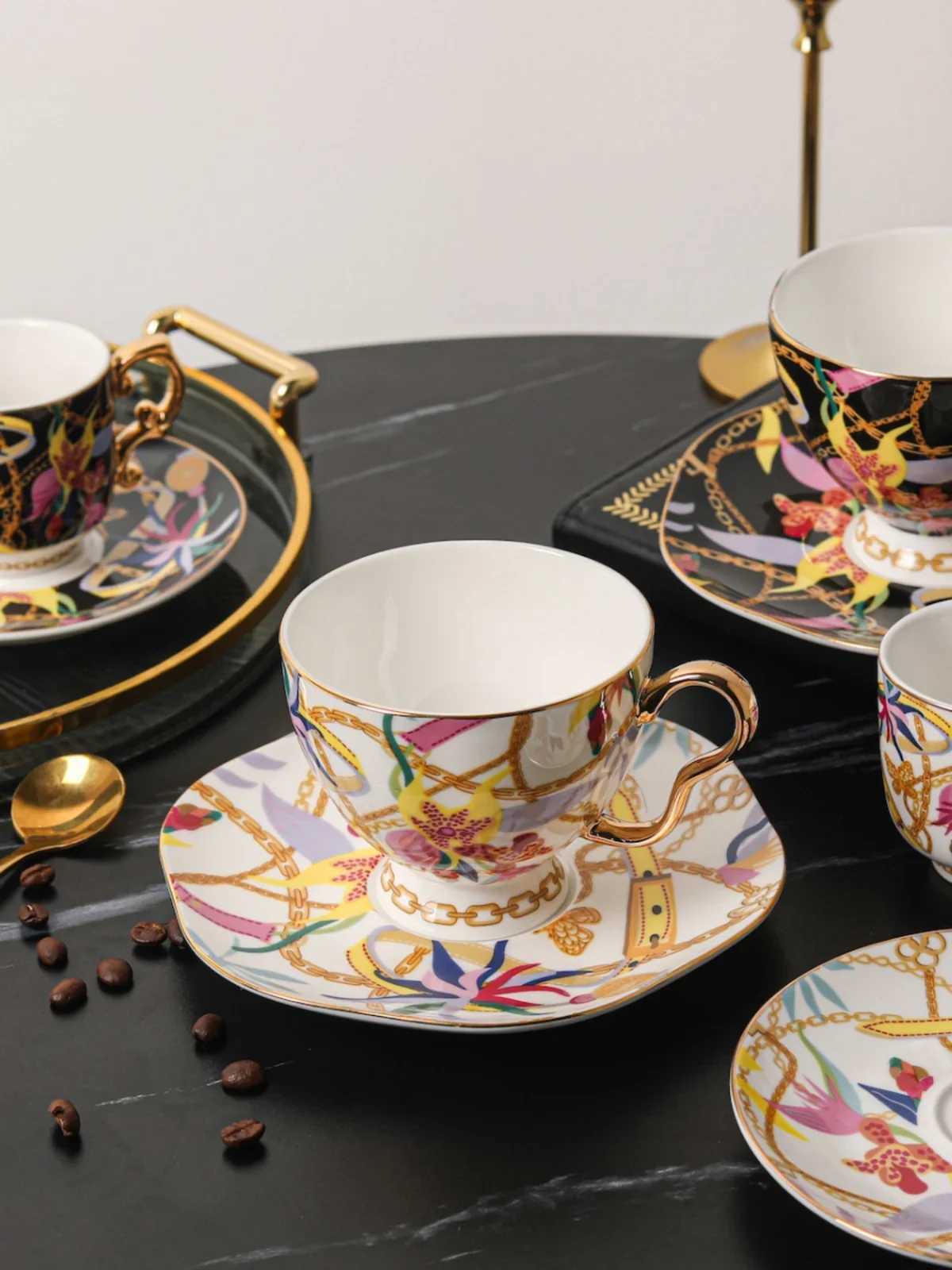Erica Beyer Gilt Dance European Bone Lamp Luxury Coffee Cup and Sauce Set Family Afternoon Tea Cup Water Y241211