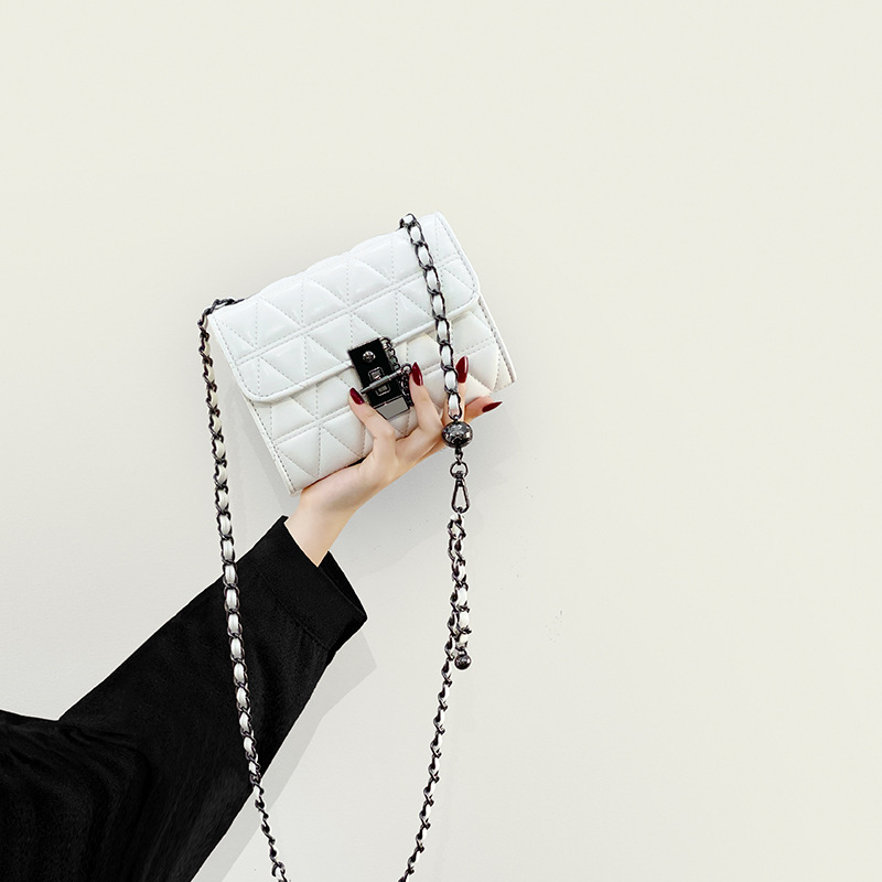 2025 Summer High End Designer Texture Women's New Small Mouth Red Slanted Mini Shoulder Bag