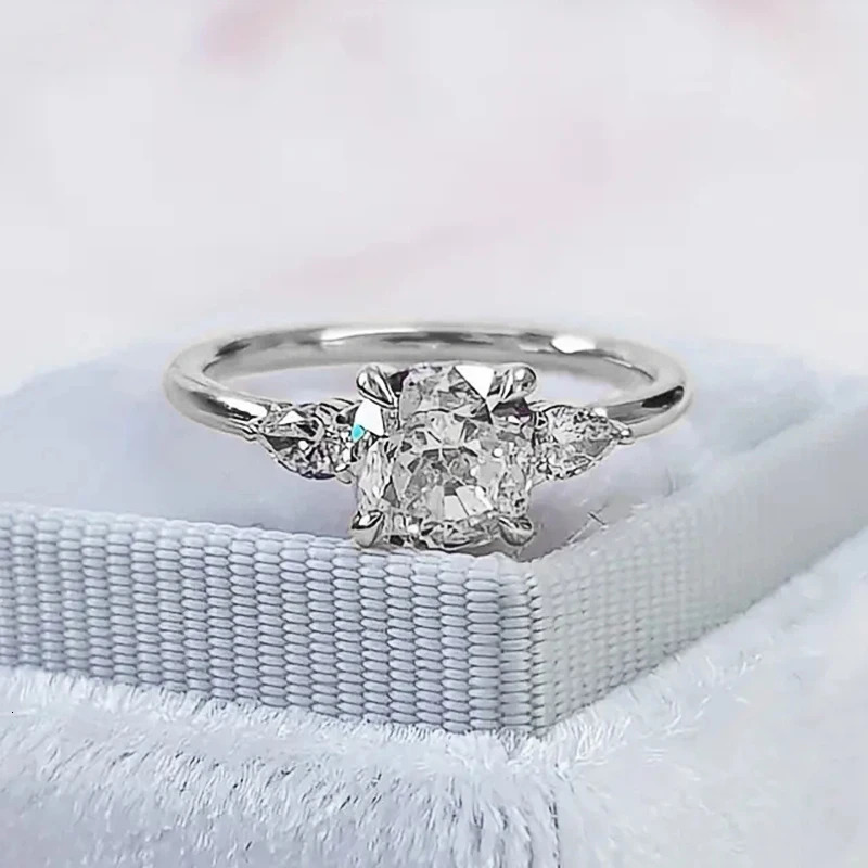 Huitan cushion shaped cubic zirconia ring womens fashion contract n wedding accessories engagement jewelry 241210