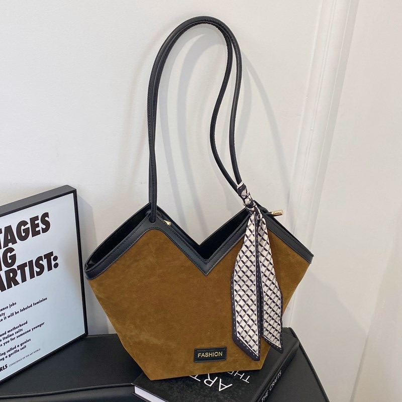2025 new Large capacity armpit casual versatile shoulder commuting travel crossbody bag, stylish handbag zhanyishengli