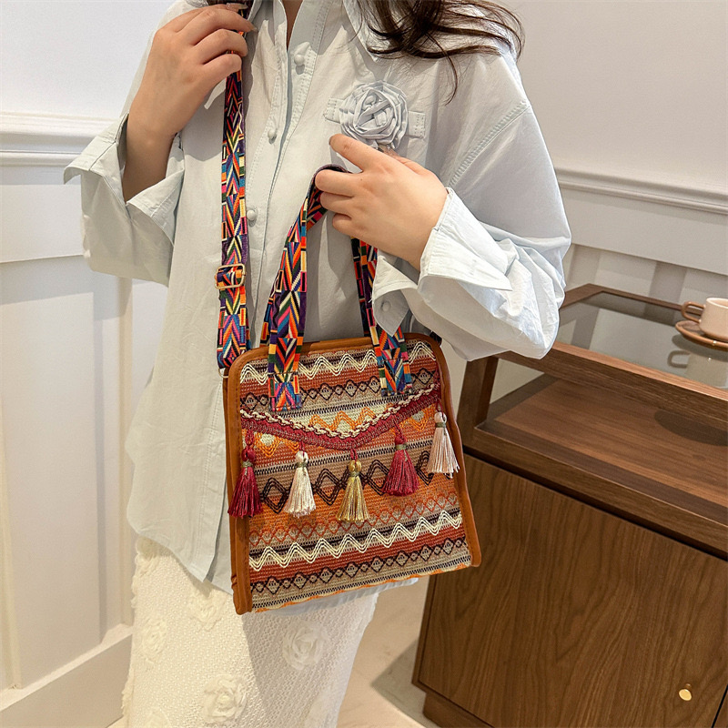2025 new Minority shoulder new Bohemian style minimalist niche crossbody bag for women traveg abroad zhanyishengli