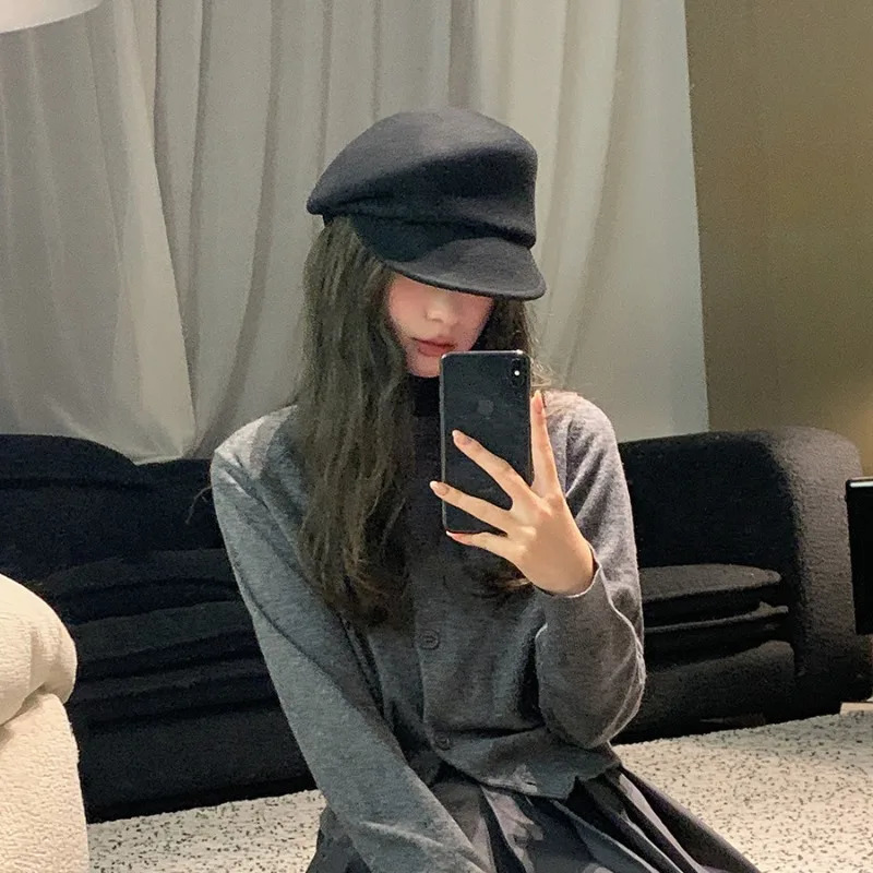 Japanese fashion curve wool beret womens autumn and winter elegant felt Fedora hat womens warm painter hat classic walking hat 241211