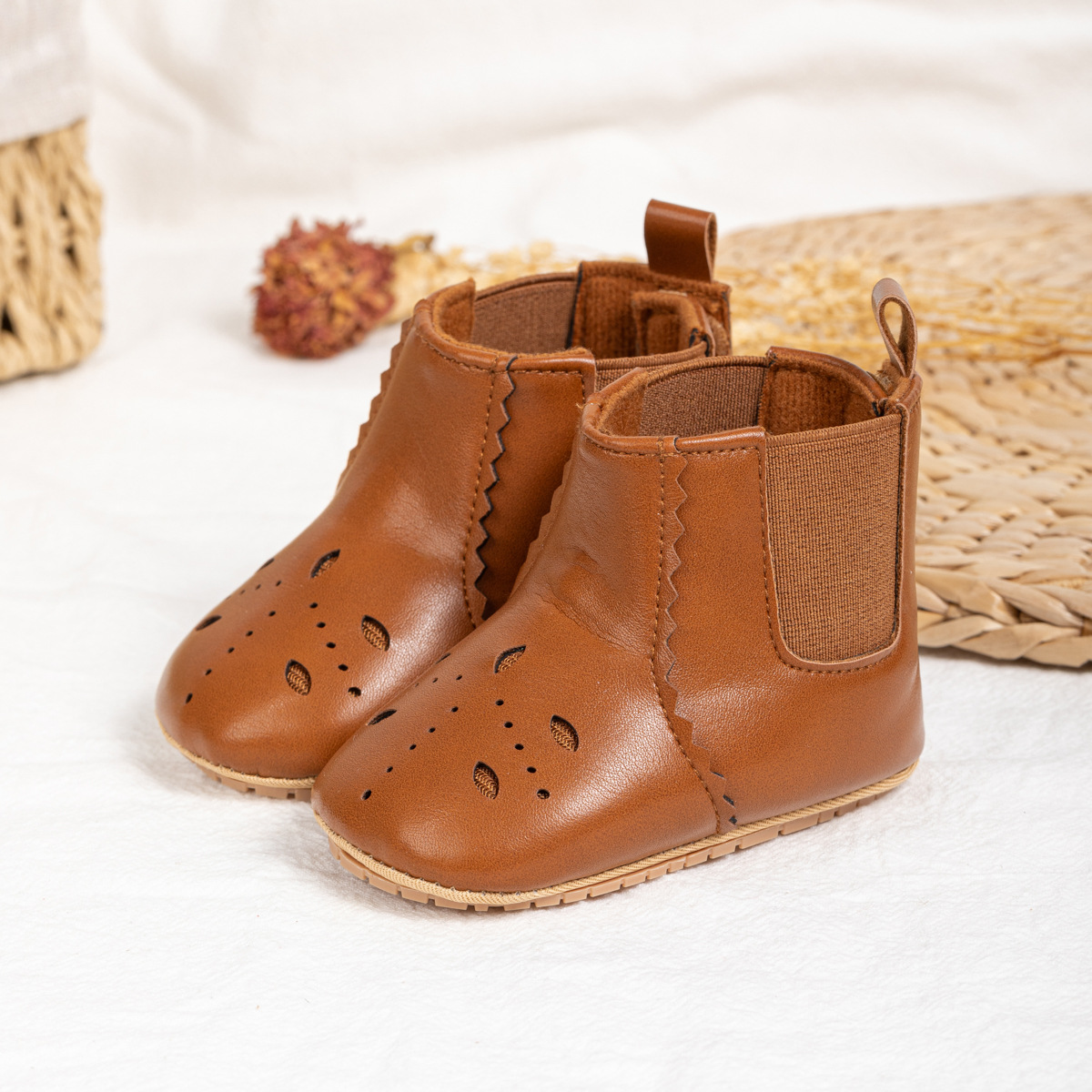 Fashionable New Baby Little Toddler Boots Cute High Quality Soft PU Anti slip Sole Spring and Autumn 0-18M Newborn Kidsnest Walking Shoes