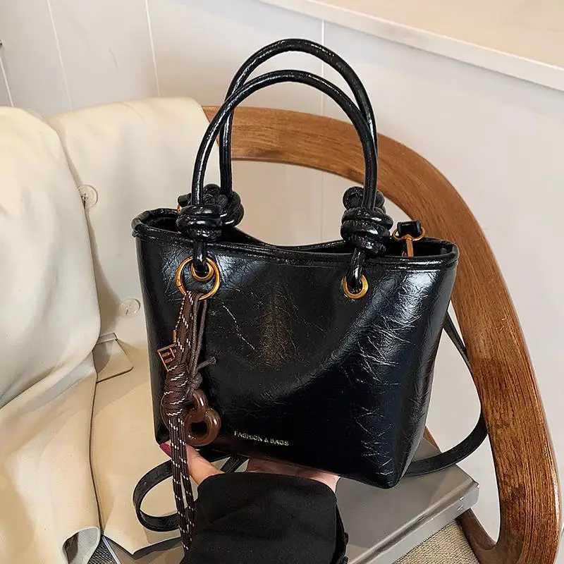 Fashion Top-handle Bags For Women Red Handbag Luxury Brand Designer Shoulder Crossbody Bags With Pendant Bucket Totes BolsasC241212