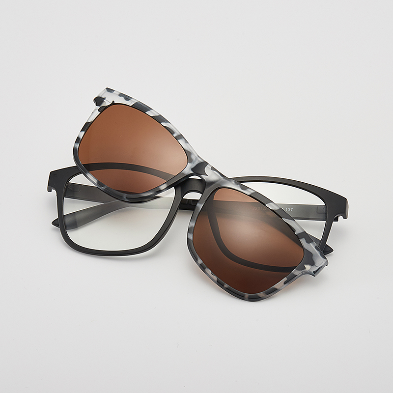 Unisex Durable Wrap-around Sunglass Design with Memory Metal Temples & Enhanced Eye Protection Against Harmful Blues