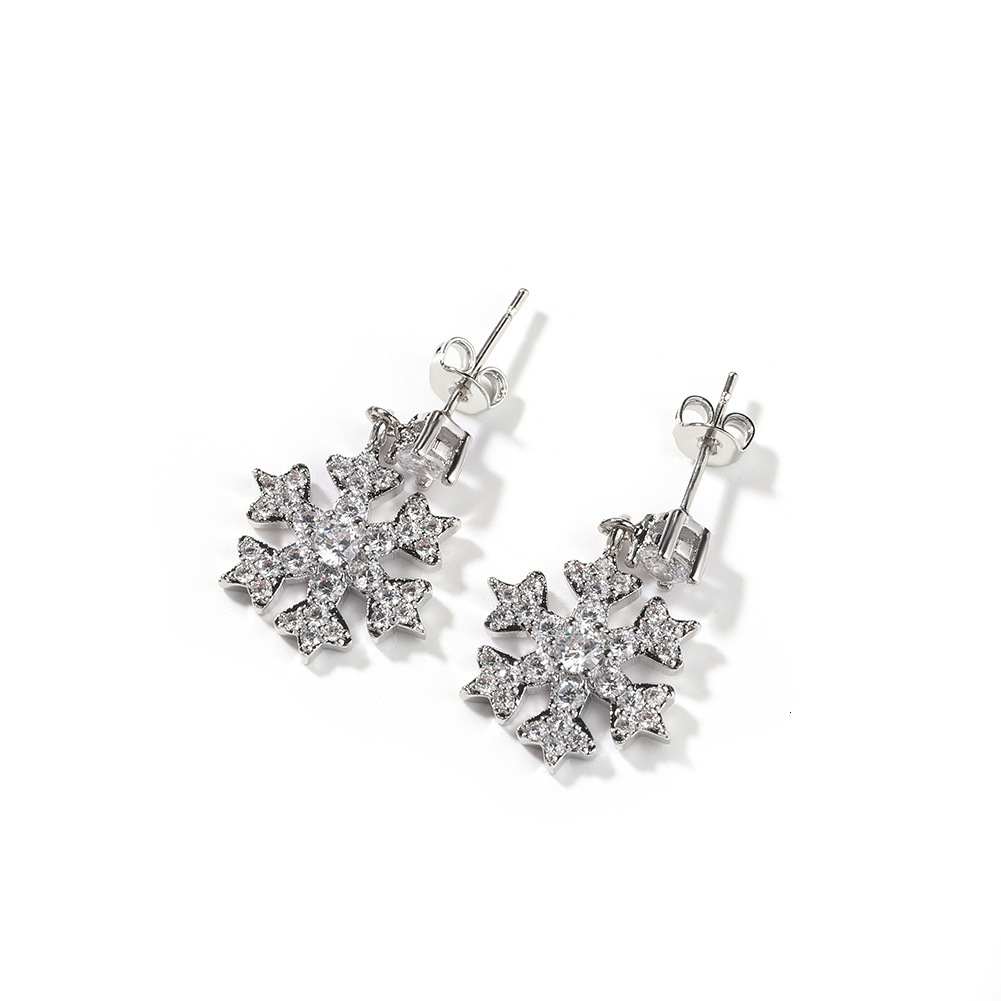 Instagram style hip-hop Christmas snowflake earrings with copper inlaid 3A zircon Aesthetic earrings and personalized minimalist earrings Pendientes B