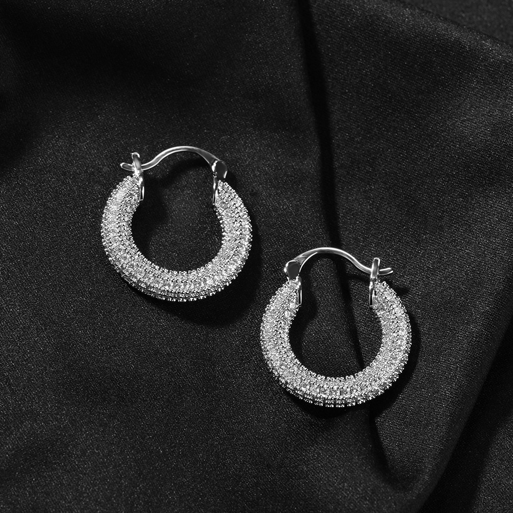 Fine Quality Full Diamond Huggie Hoop Earrings For Womens Ins New In Trendy Bling Cubic Zirconia Hollow Ear Rings Hip Hop Piercing Earrings Pendientes