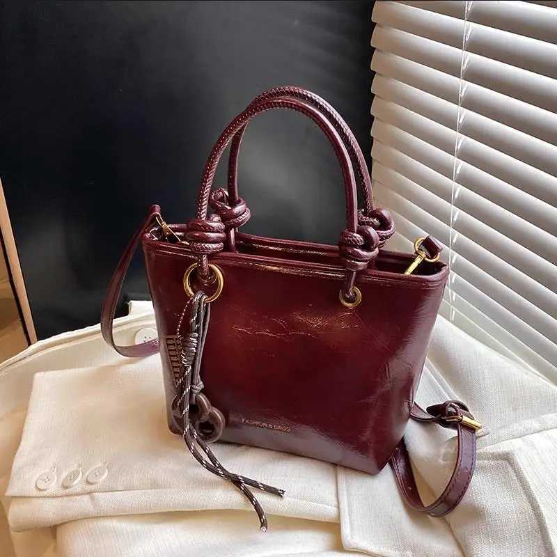 Fashion Top-handle Bags For Women Red Handbag Luxury Brand Designer Shoulder Crossbody Bags With Pendant Bucket Totes BolsasC241212