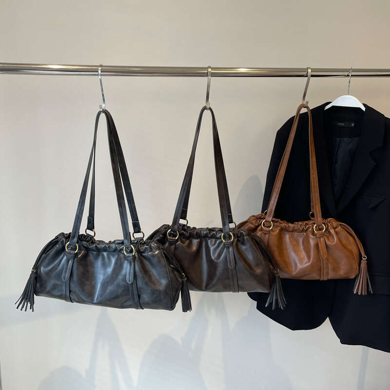 Retro high-end women's Korean version large capacity pleated cloud versatile texture commuting single shoulder armpit bag 2024 new style temperam