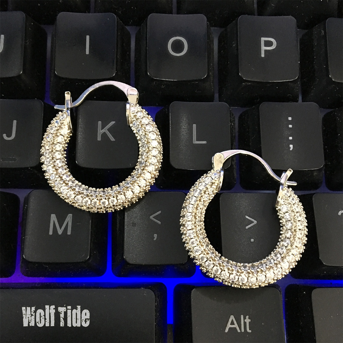 Fine Quality Full Diamond Huggie Hoop Earrings For Womens Ins New In Trendy Bling Cubic Zirconia Hollow Ear Rings Hip Hop Piercing Earrings Pendientes