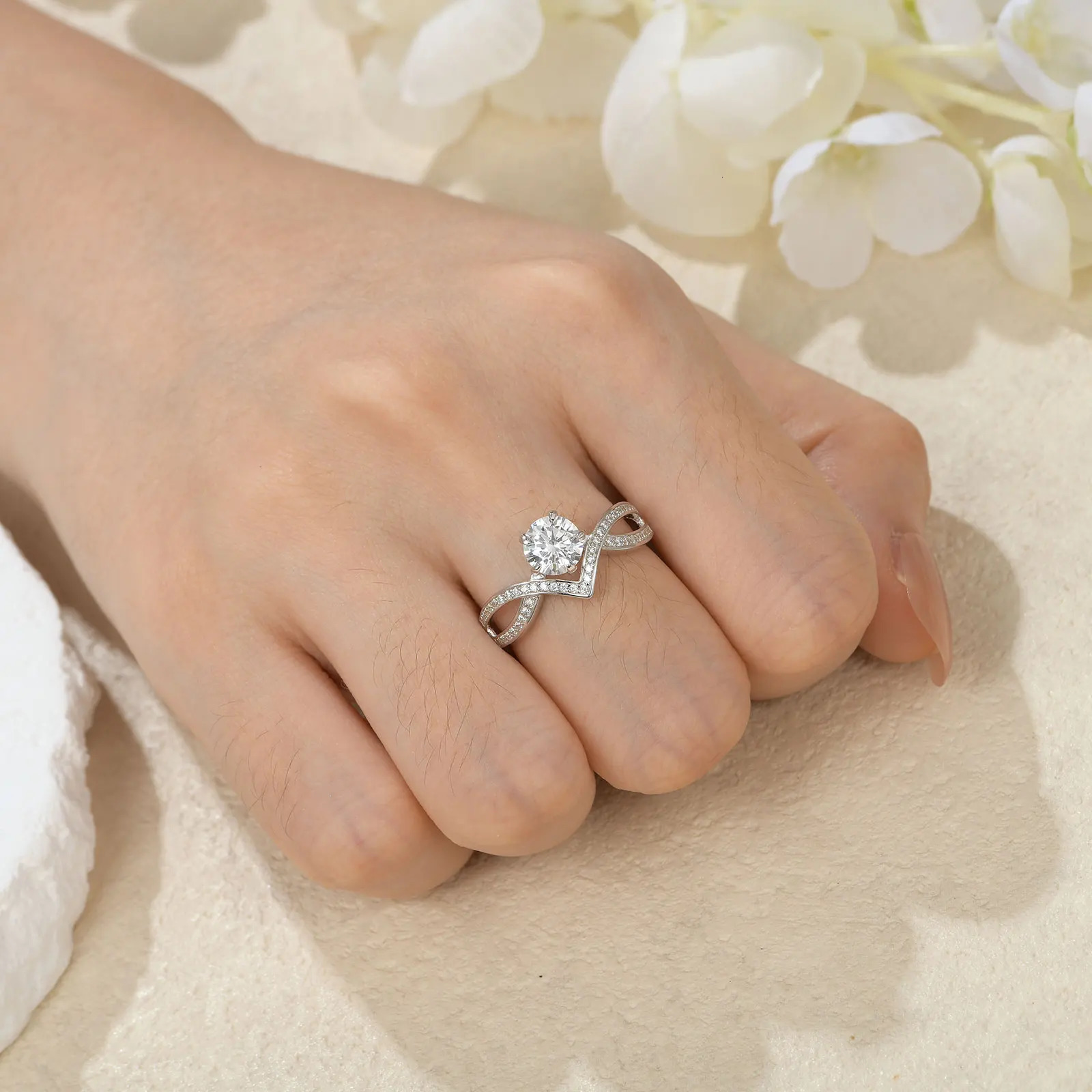 she 925 sterling silver engagement ring suitable for women Brilliant Round 10 ct A zircon jewelry wedding 241210