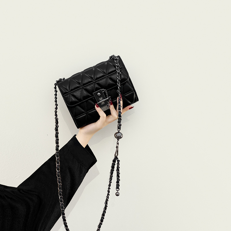 2025 Summer High End Designer Texture Women's New Small Mouth Red Slanted Mini Shoulder Bag