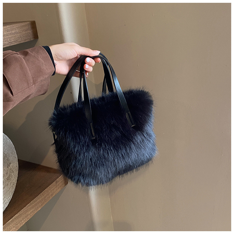 Hot Selling New Plush Handbag Autumn And Winter Large Capacity Outdoor Bag Commuting Handbag Multifunctional Furry Women's Bag