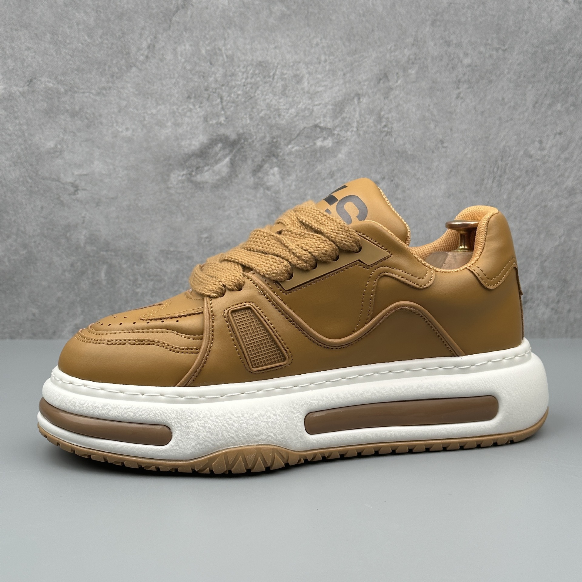 Thick soles increase daddy shoes men's Spring sports small white shoes simple light luxury high sense of leisure board shoes