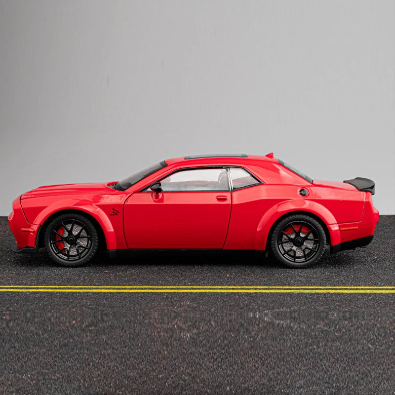 Simualtion 1 24 Dodge Challenger Hellcat Redeye Alloy Car Model Sound and Light Children Toy Birthday gift Miniature Voiture 241212