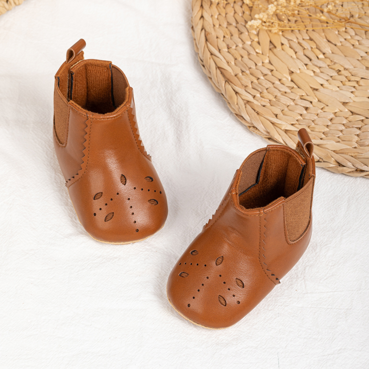 Fashionable New Baby Little Toddler Boots Cute High Quality Soft PU Anti slip Sole Spring and Autumn 0-18M Newborn Kidsnest Walking Shoes