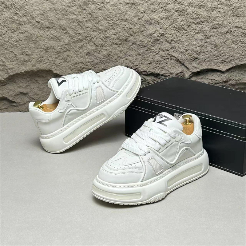 Thick soles increase daddy shoes men's Spring sports small white shoes simple light luxury high sense of leisure board shoes