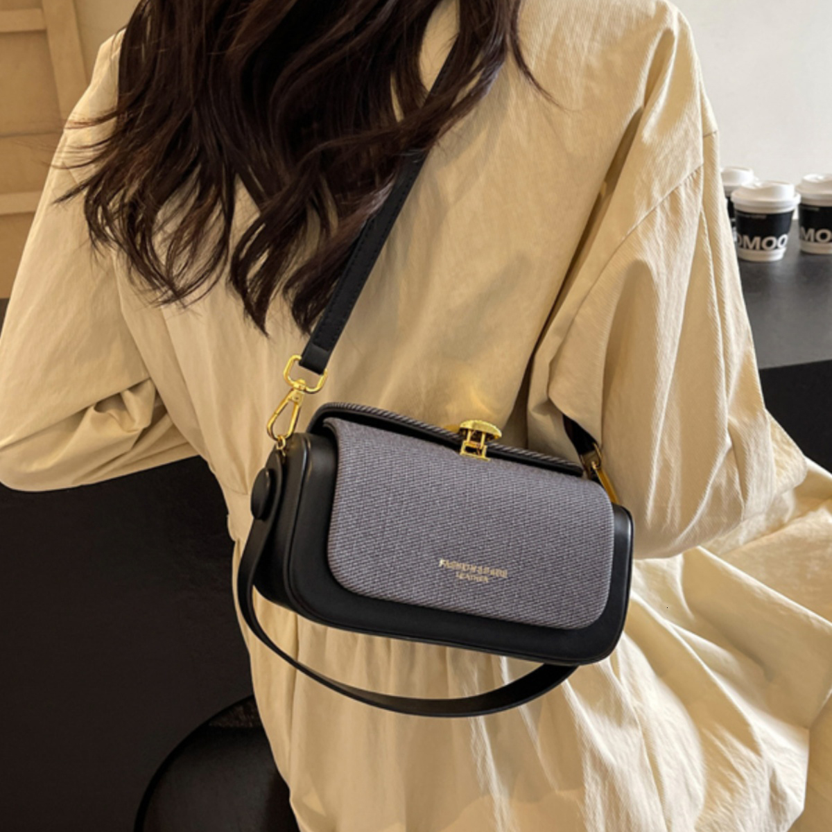 High End Women's Small Square Bag Fashion Classic PU Leather Women's Commuting Shoulder Bag Short Handle Handbag