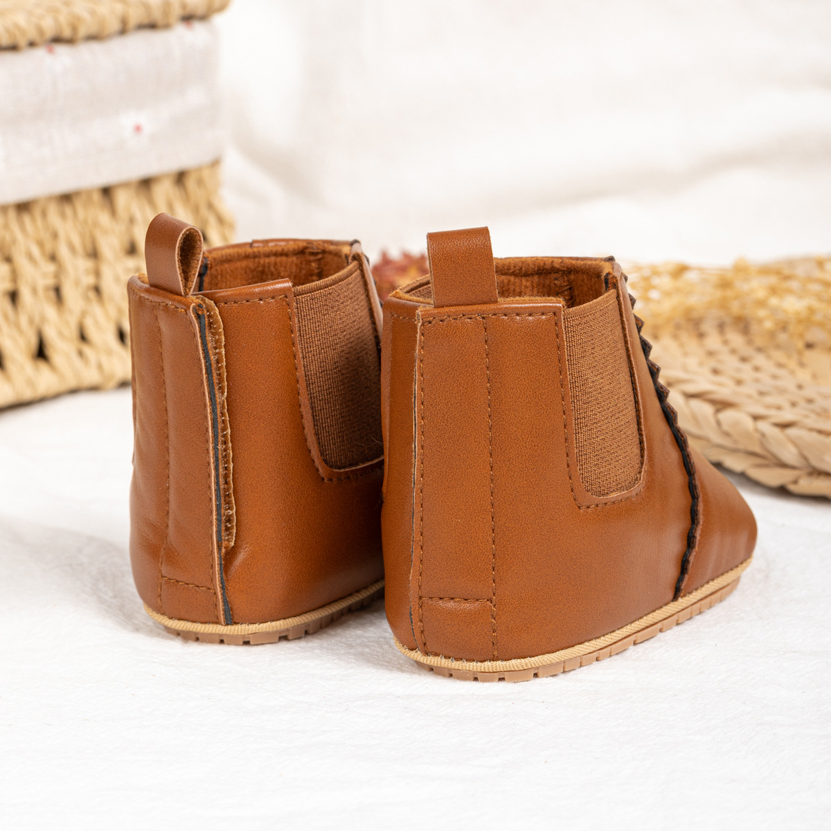 Fashionable New Baby Little Toddler Boots Cute High Quality Soft PU Anti slip Sole Spring and Autumn 0-18M Newborn Kidsnest Walking Shoes