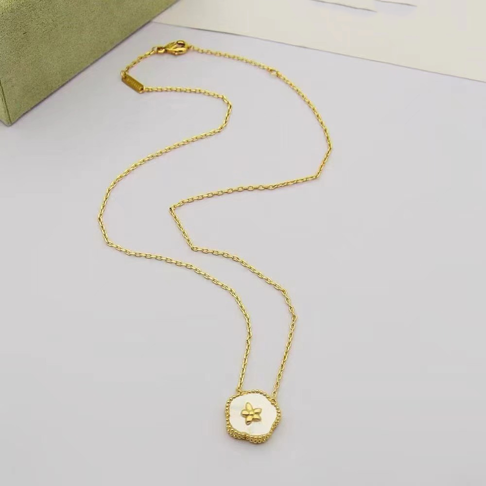 clover necklaces deigners for women four leaf flower necklace titanium steel 18K gold plated Sweater Chain fashion jewelry woman party christmas gift