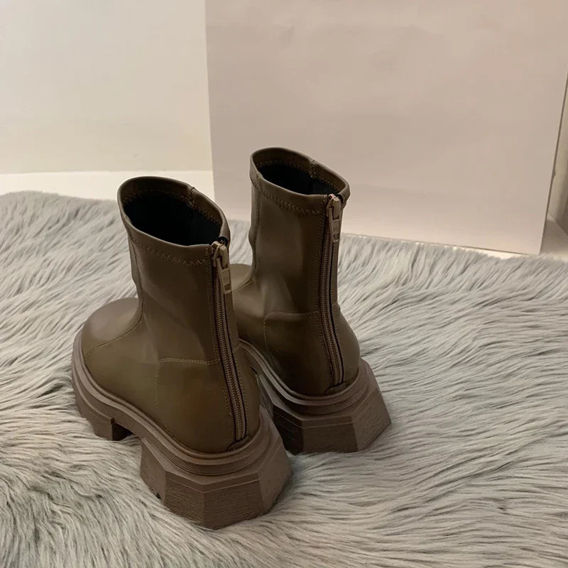 2024 Platform Heel Short Boots Womens Fashion Strap Zipper Ankle Boots Autumn Winter Womens Shoes 241213
