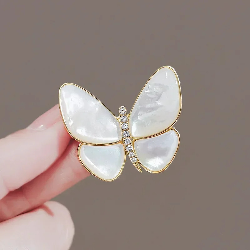 Fashion Temperature ButterflyDragonflyTulip Breasts Elegant n Sense White Stone and Jewelry 241210