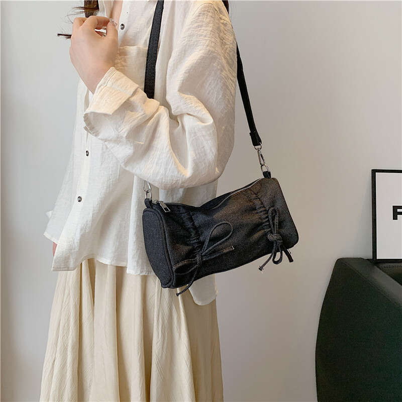 Casual denim women's Korean sweet internet famous pillow cyder large capacity commuting crossbody bag, 2024 new casual fashion trend clothing