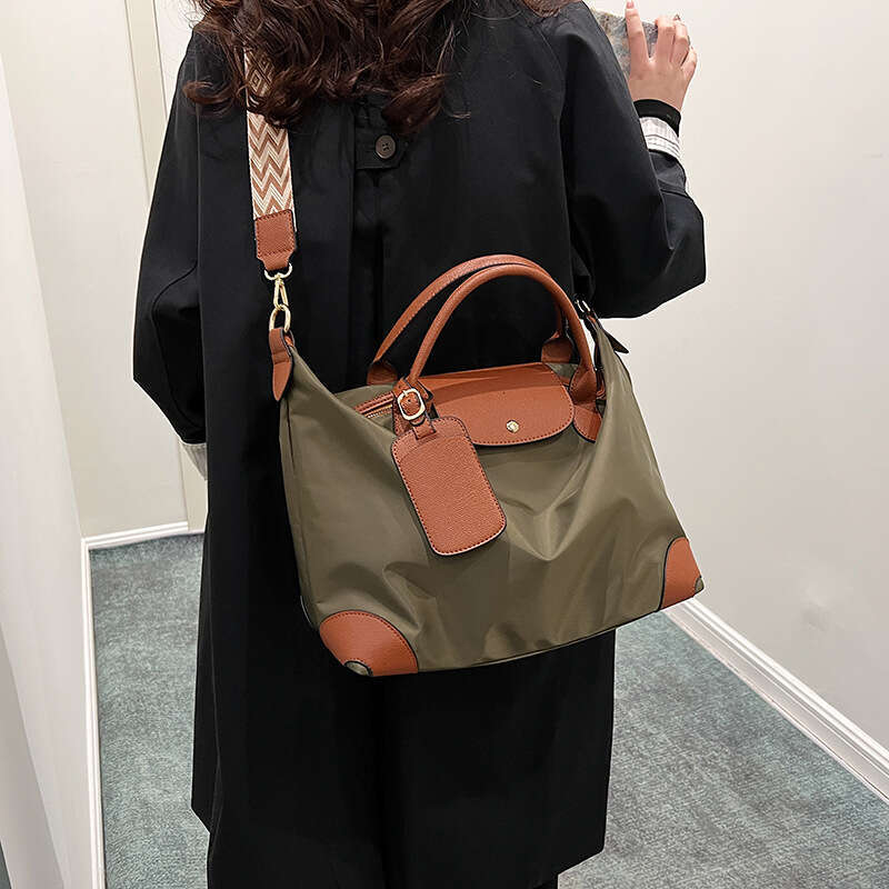 Large Capacity Casual Nylon Cloth Handbag For Women, Trendy, Lightweight, Waterproof, Commuting Shoulder Bag, Fashionable, Quality, Classic