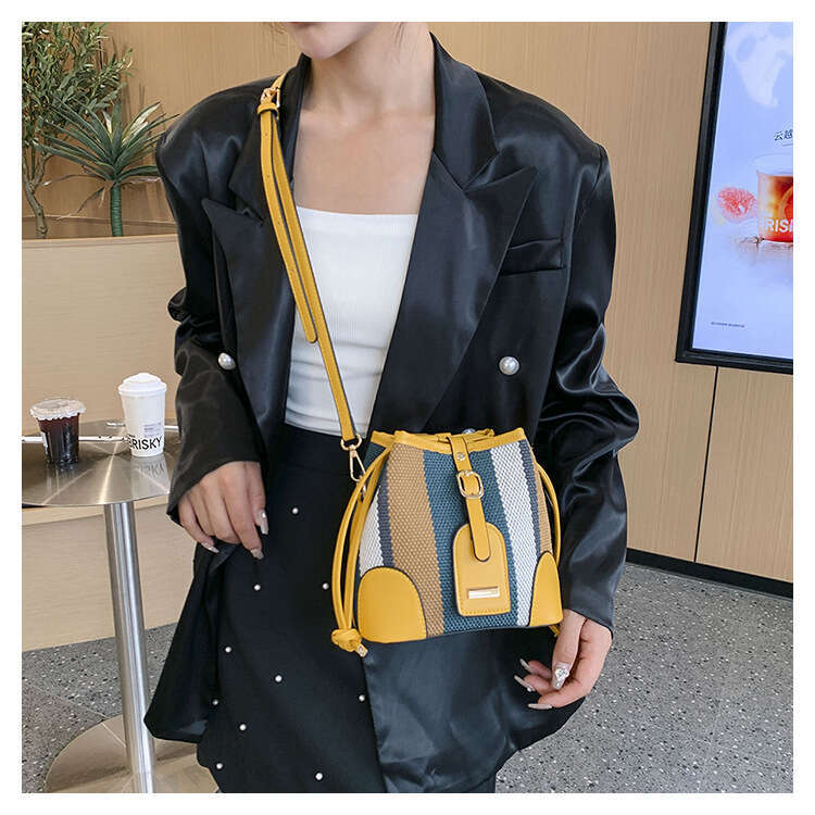 Striped Contrasting Color Hand-Held Bucket Autumn New Item, Korean Version, And Stylish Single Shoulder Crossbody Bag, Fashionable Quality, Classic