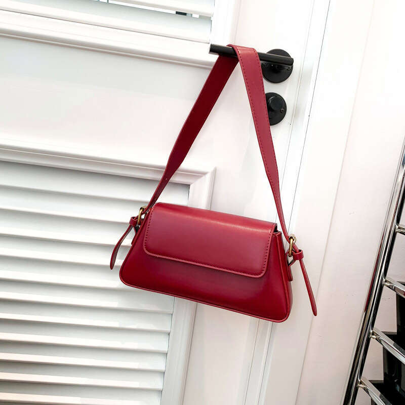 Internet celebrity high-end small square women's Korean version fashionable versatile single shoulder crossbody practical commuting armpit bag 20