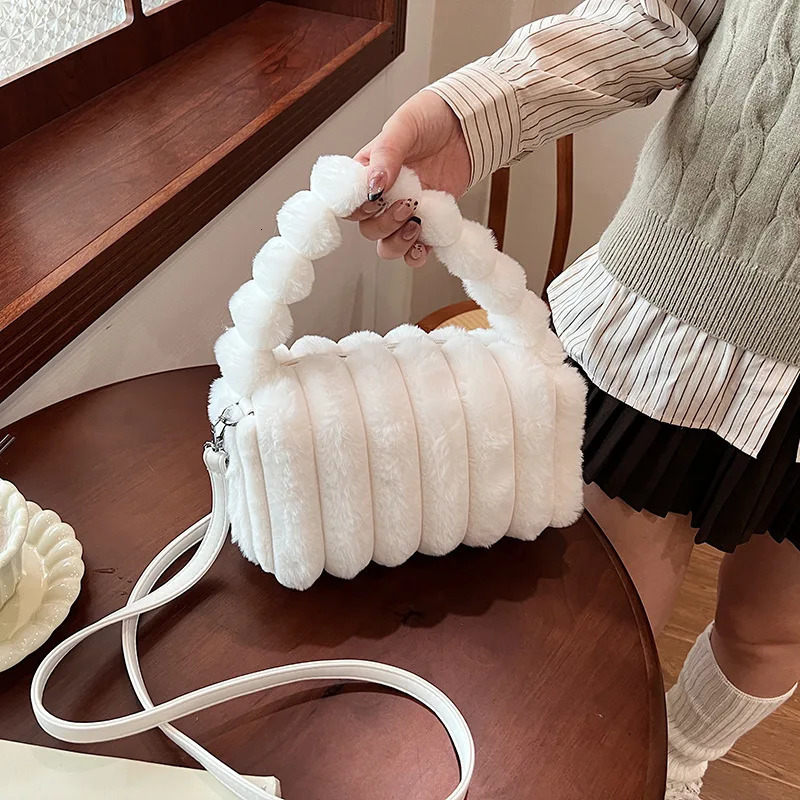 Plush Bag for Women Simple Edition Messenger Bag Fashion and Leisure Portable Fluffy Pillow Bag 241205