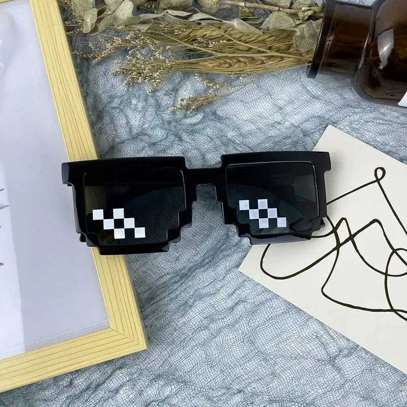 Sunglasses Funny Kids Cosplay Action Game Toy Sun Glasses Square Pixel Mosaic Thug Life Eyewear Childrens Gift H241213ZL5H