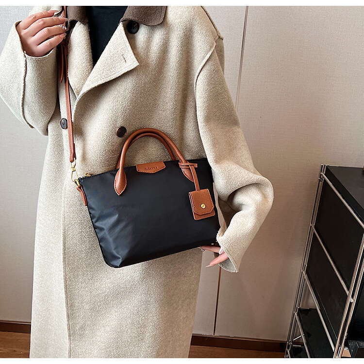 New Korean Style Trendy Tote Niche Fashion, High-End Feel, Nylon Fabric Lightweight Shoulder Crossbody Bag, Fashionable Quality, Classic