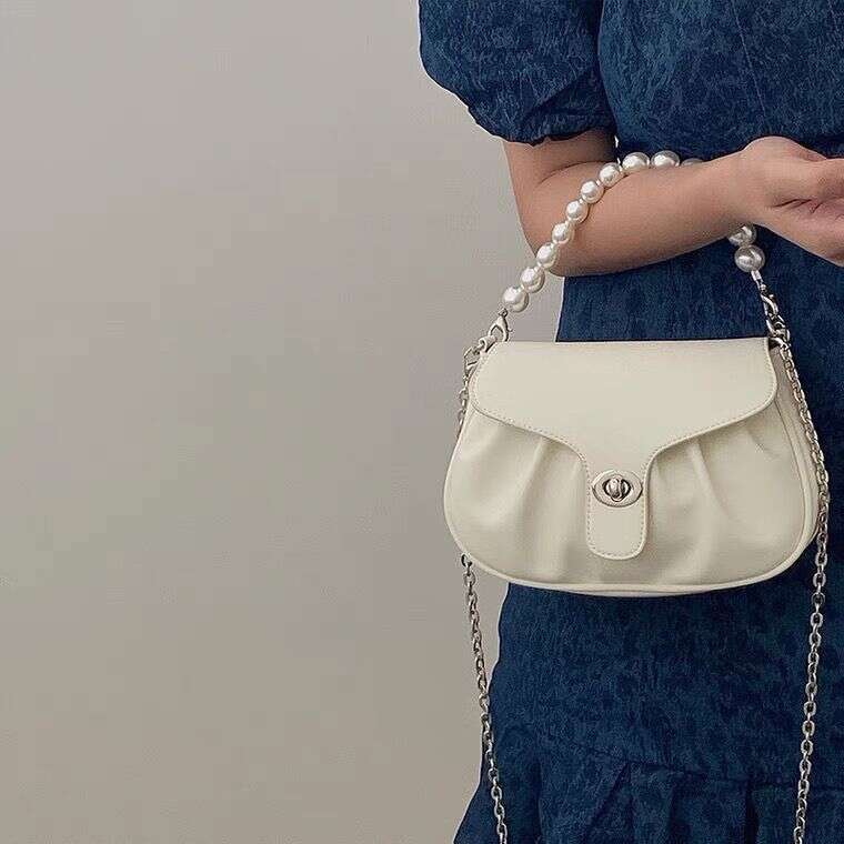 2024 new trendy and versatile pleated cloud bag, cute pearl chain for girls, hand-held shoulder crossbody bag