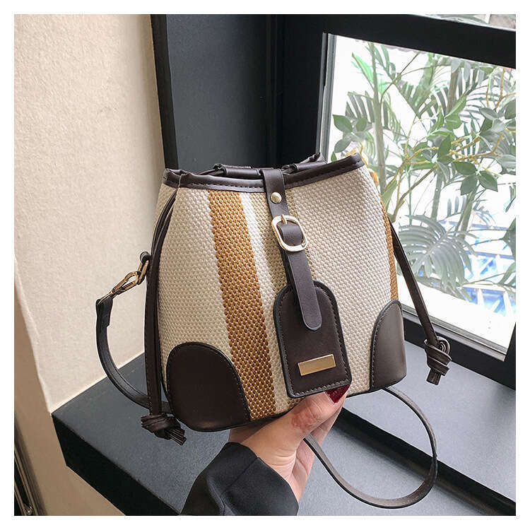 Striped Contrasting Color Hand-Held Bucket Autumn New Item, Korean Version, And Stylish Single Shoulder Crossbody Bag, Fashionable Quality, Classic